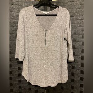 Green Envelope Grey 3/4 Sleeves 1/4 Zip Women’s Size 1X Pretty Classy